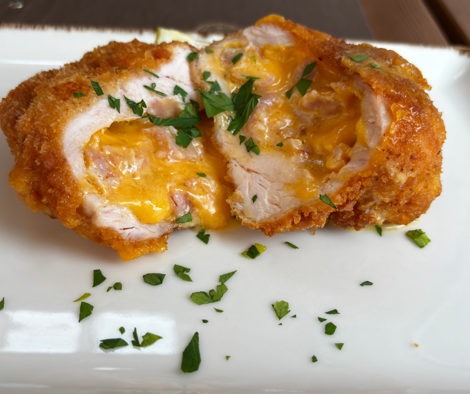 Texas csirkemell filé, baconnel és chedarral töltve